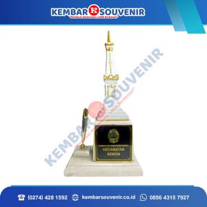 Trophy Akrilik Custom Harga Murah