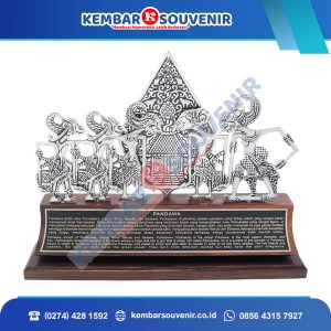 Trophy Acrylic Langgeng Makmur Industri Tbk