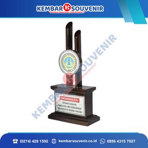 Trophy Plakat Akademi Kebidanan Dewi Maya