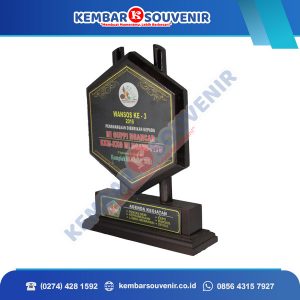 Piala Bahan Akrilik Akademi Farmasi Sandi Karsa