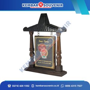Desain Plakat Kayu DPRD Kabupaten Ende