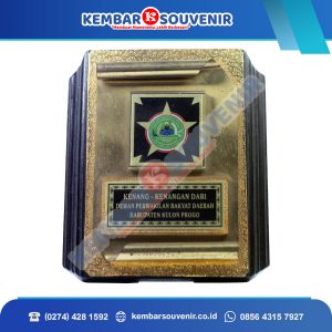 Gambar Plakat Penghargaan Pemerintah Kabupaten Bangkalan