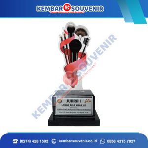 Model Piala Akrilik PT Waskita Karya (Persero) Tbk