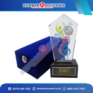 Plakat Piala Trophy PT Batavia Prosperindo Internasional Tbk.