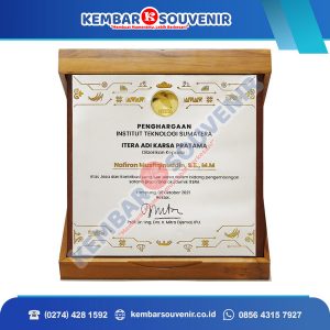 Plakat Fiberglass Akademi Keperawatan Bhakti Kencana Bandung