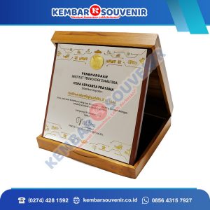 Plakat Penghargaan Kayu Premium Harga Murah