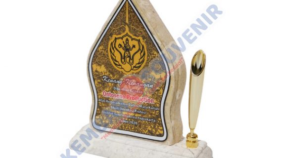 Plakat Trophy Akademi Kebidanan Pidie Jaya